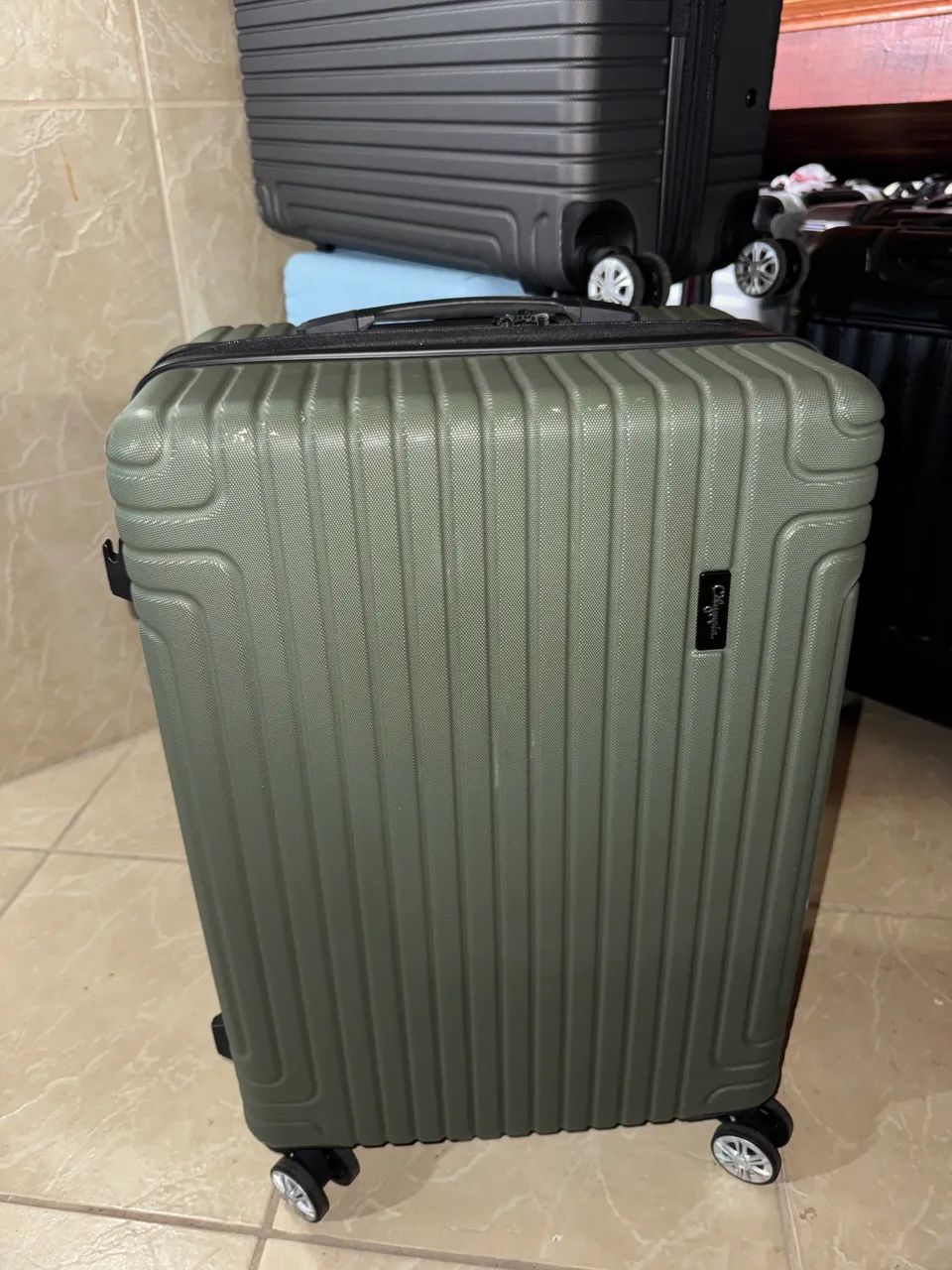 Olympia Mala de viagem IMPORTADA RESISTENTE usada 1x média 23kg - Foto 5