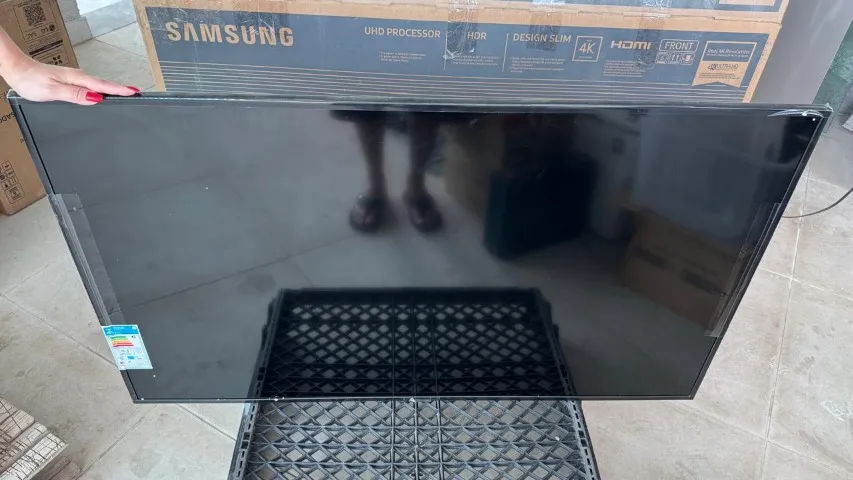 Televisão Samsung 50" com tela quebrada