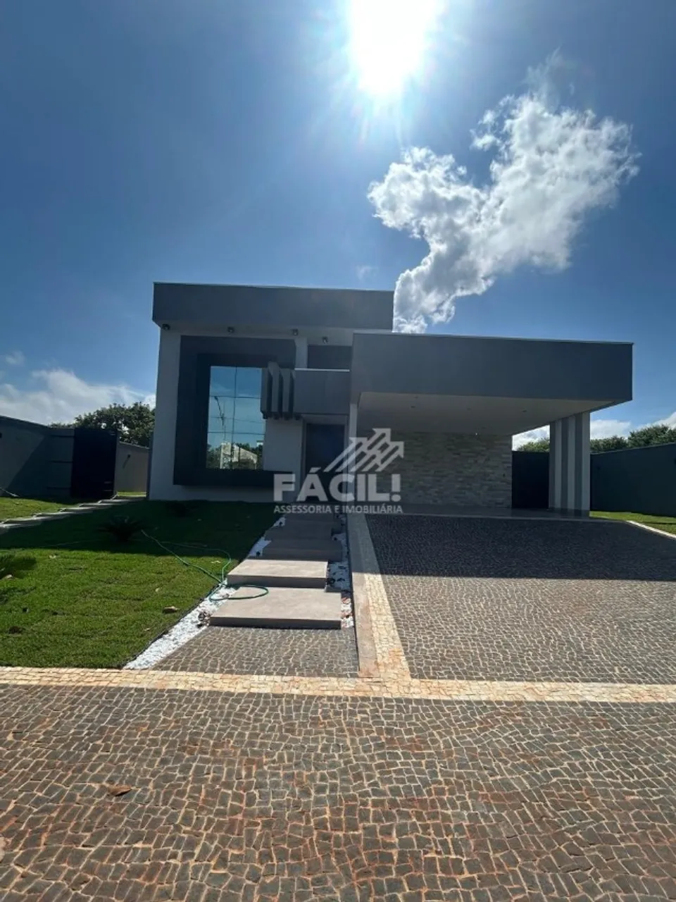 Vende-se Casa 4 Suítes no Cond. Caribe Residenc