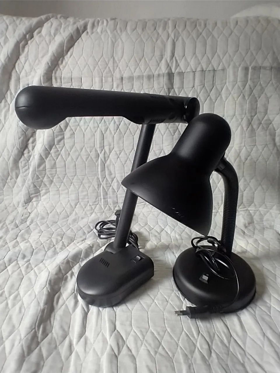 02 Luminárias de mesa pretas (usadas)