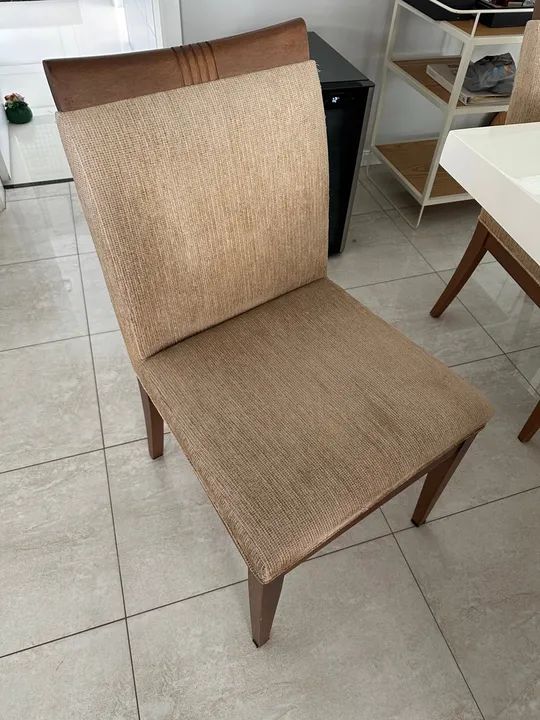 10 Cadeiras para mesa jantar  semi novas de madeira - Foto 2