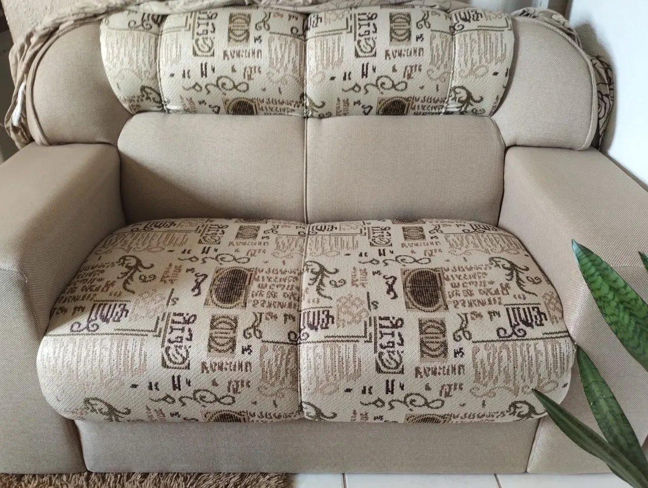 Sofá 2 lugares com design clássico