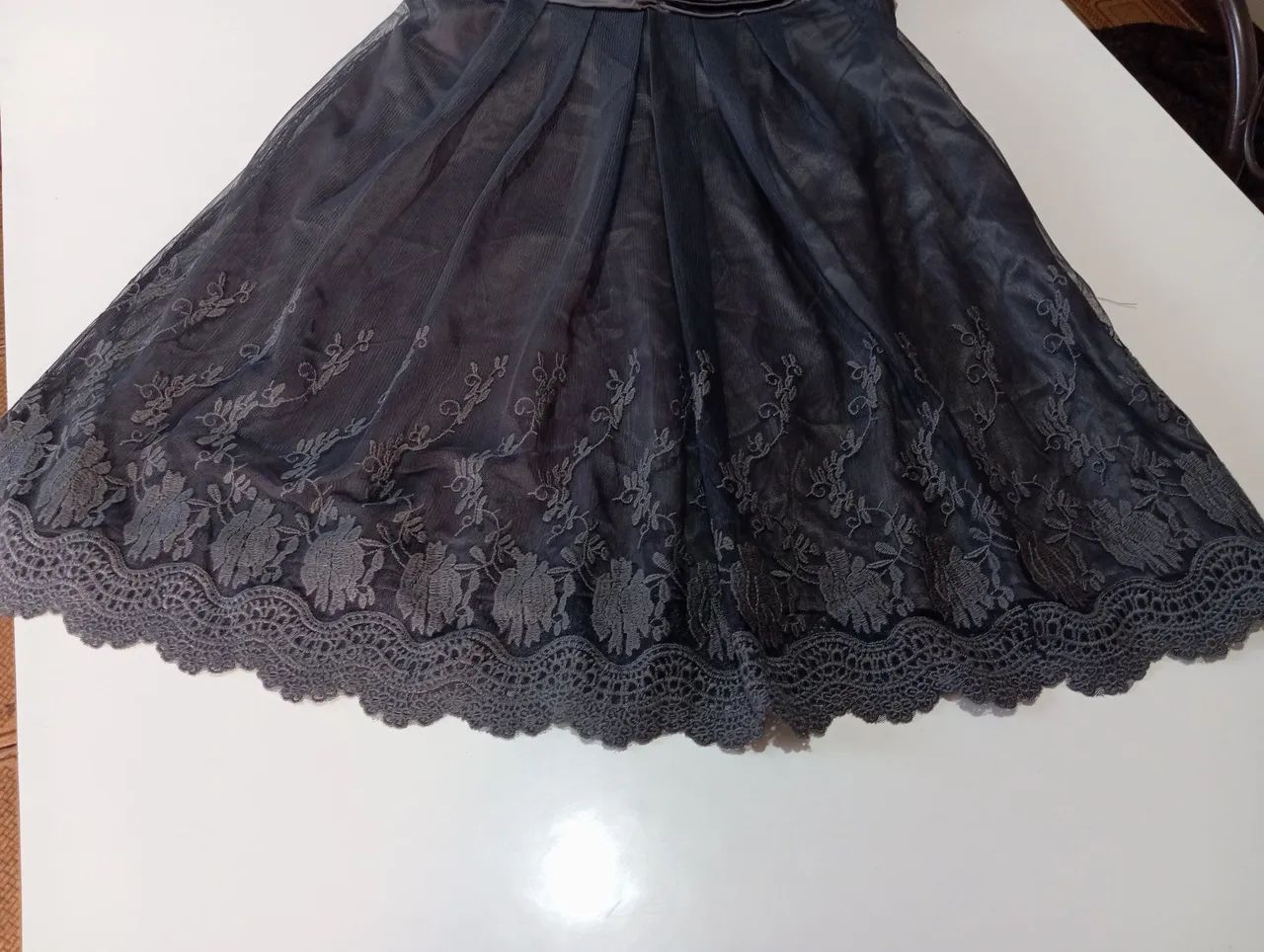 Vestido Preto Festa com Renda Delicada - Foto 3