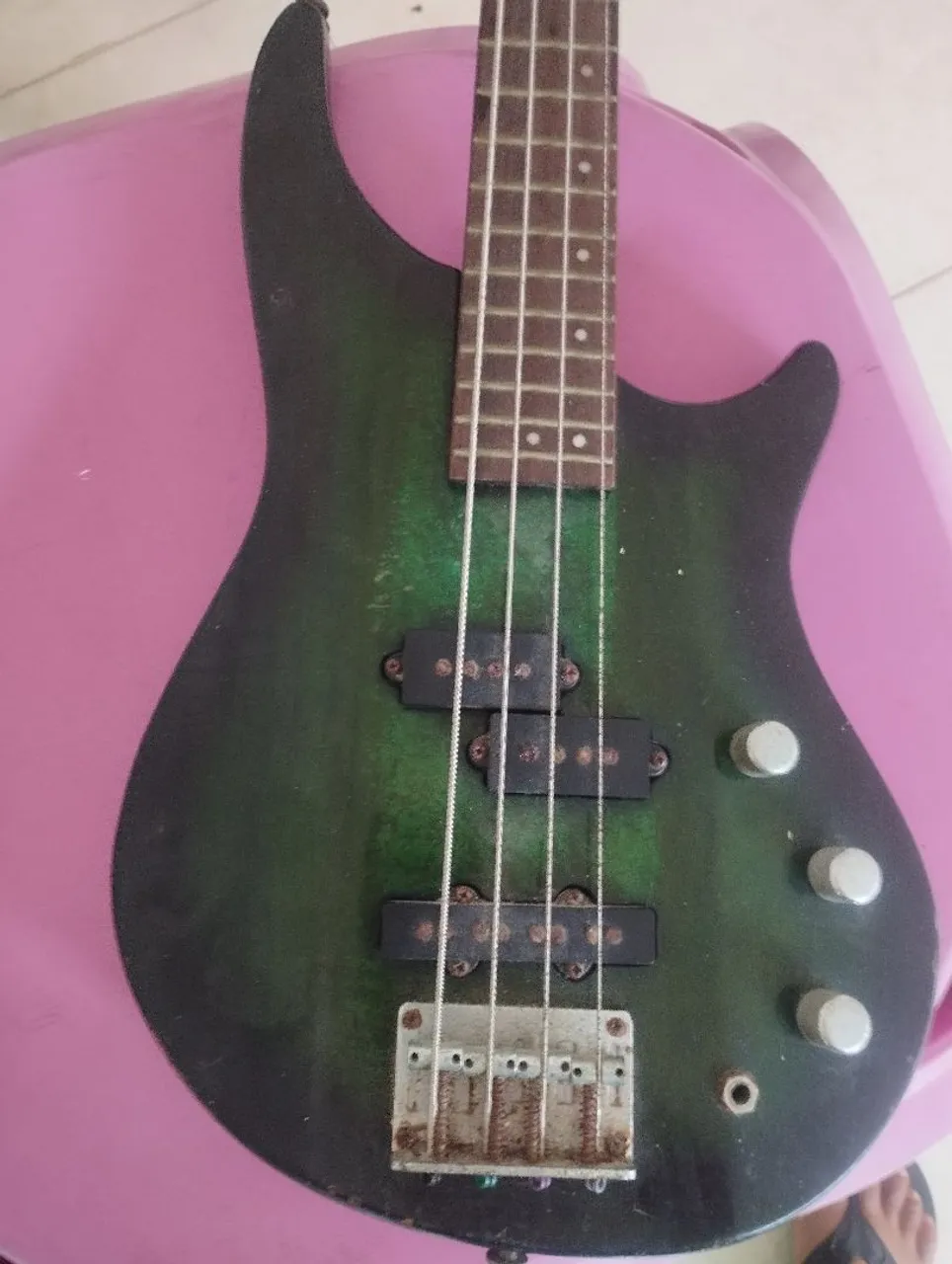 Baixo Elétrico Verde - Ótimo Estado!