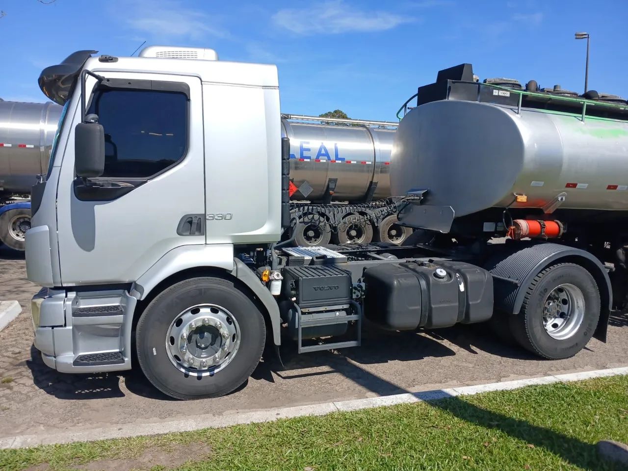 Volvo VM 330  - Foto 3