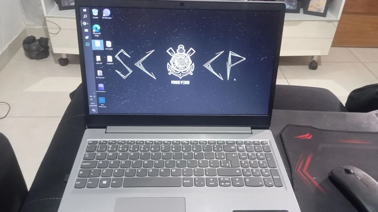 Notebook Lenovo com tela grande e bom desempenho