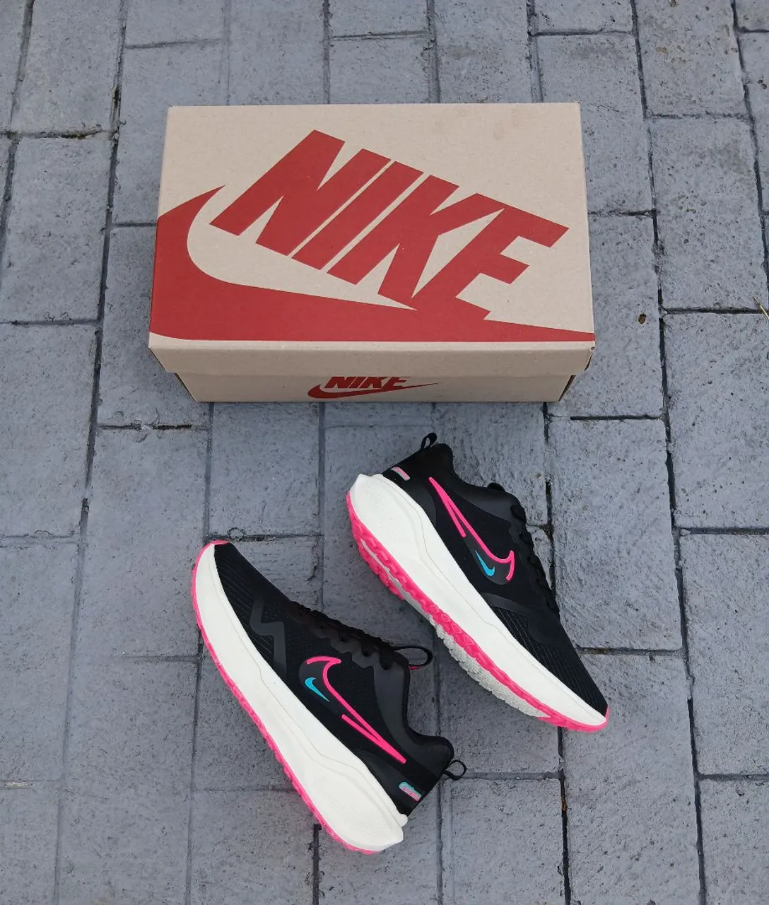 Tênis Nike Feminino - Preto e Rosa