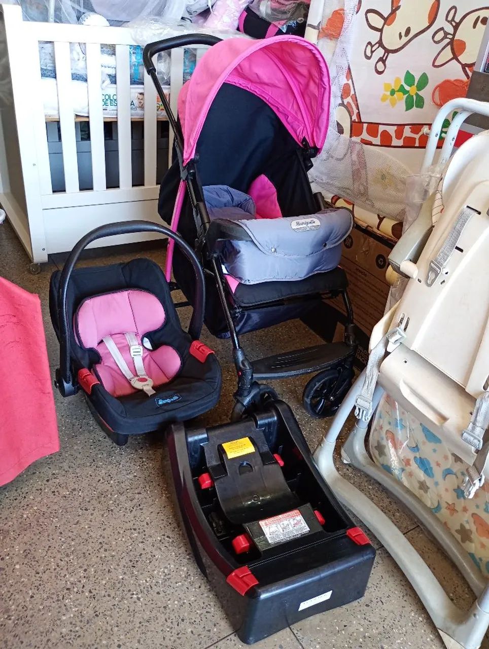 Carrinho de bebê completo com bebê conforto kit 4 peças  - Foto 4