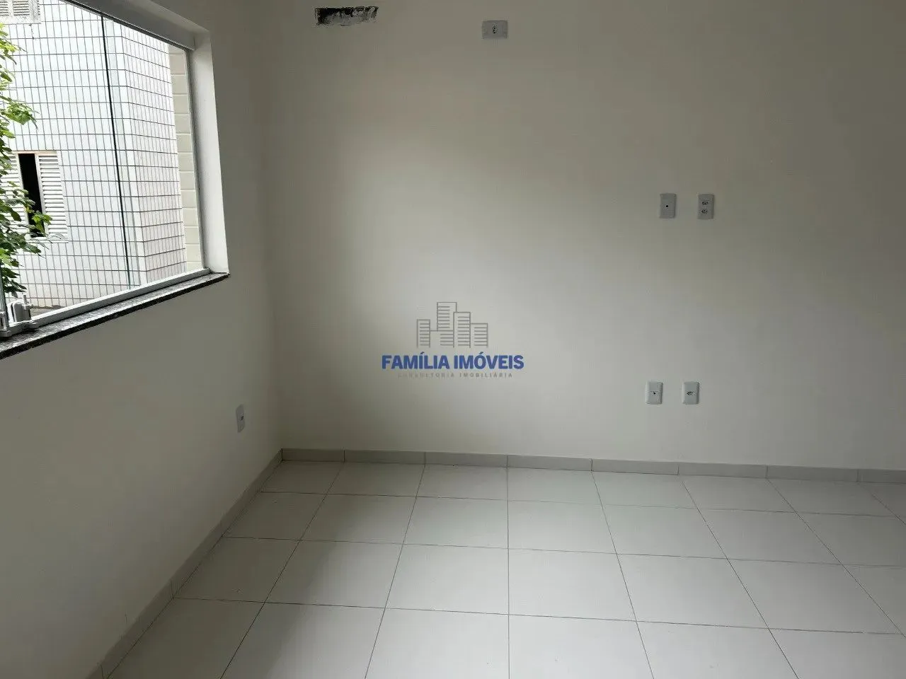 Sobrado novo à venda Santos Marapé 2 suítes quintal churrasqueira