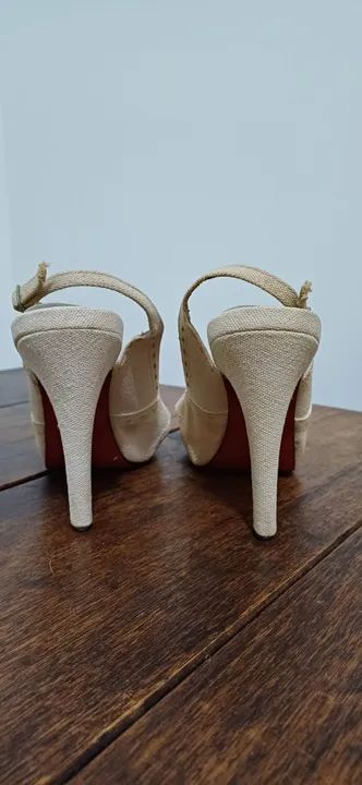 Sandália Caminata bege com Strass - Foto 5