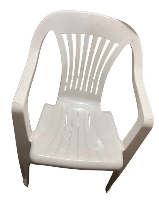 Cadeira de plástico branca
