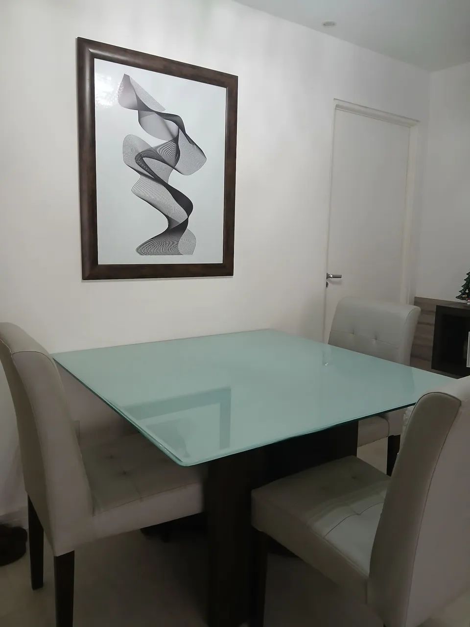 Jogo de Mesa com cadeiras + Quadro  - Foto 2