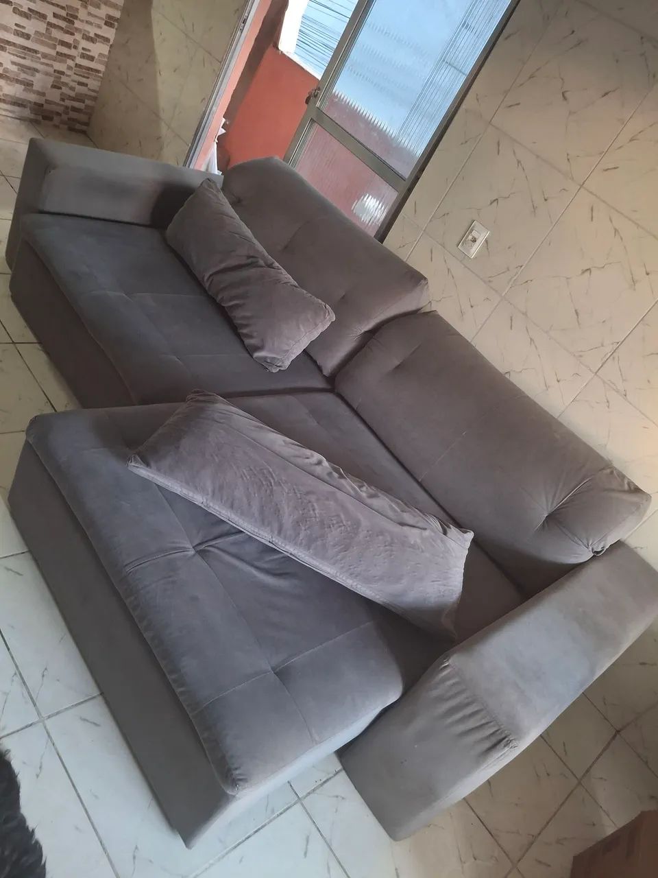 2.70m gray retractable sofa, recently refurbished, NO STAINS.64595871808386120