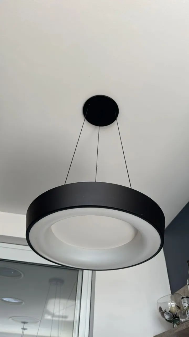 3 lustres pretos - 2 pequenos e 1 grande 