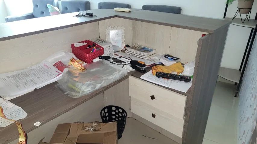 Vendo Conjunto de móveis contendo 1 Balcão de recepção,  1 Bancada com pia e 1 Mesa em MDF - Foto 3