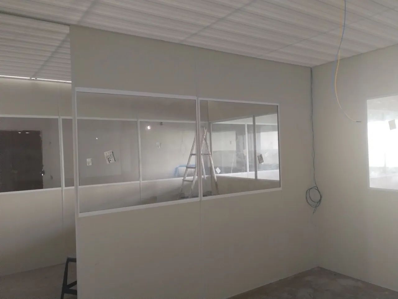 Sala Comercial com Divisórias e Janelas em Eucatex  - Foto 4