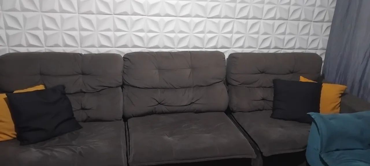 Sofá 3 lugares confortável e moderno