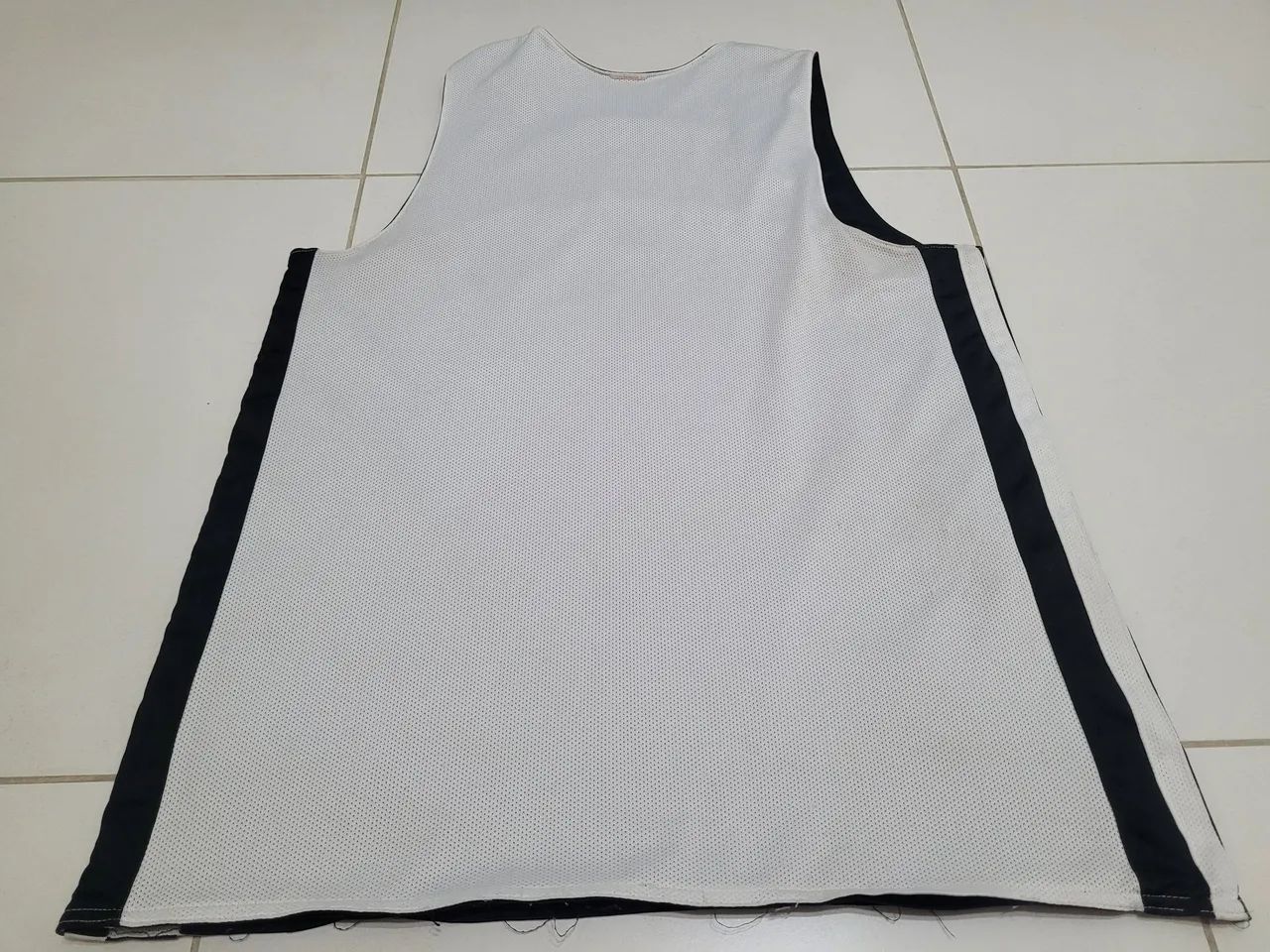 Camisa regata Basquete Nike double face preta e branca - Foto 4