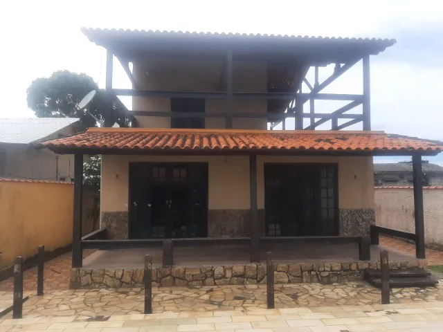 Sua Nova Vida Começa Aqui: Casa Espetacular a 1 Quarteirão da Praia em Jaconé!