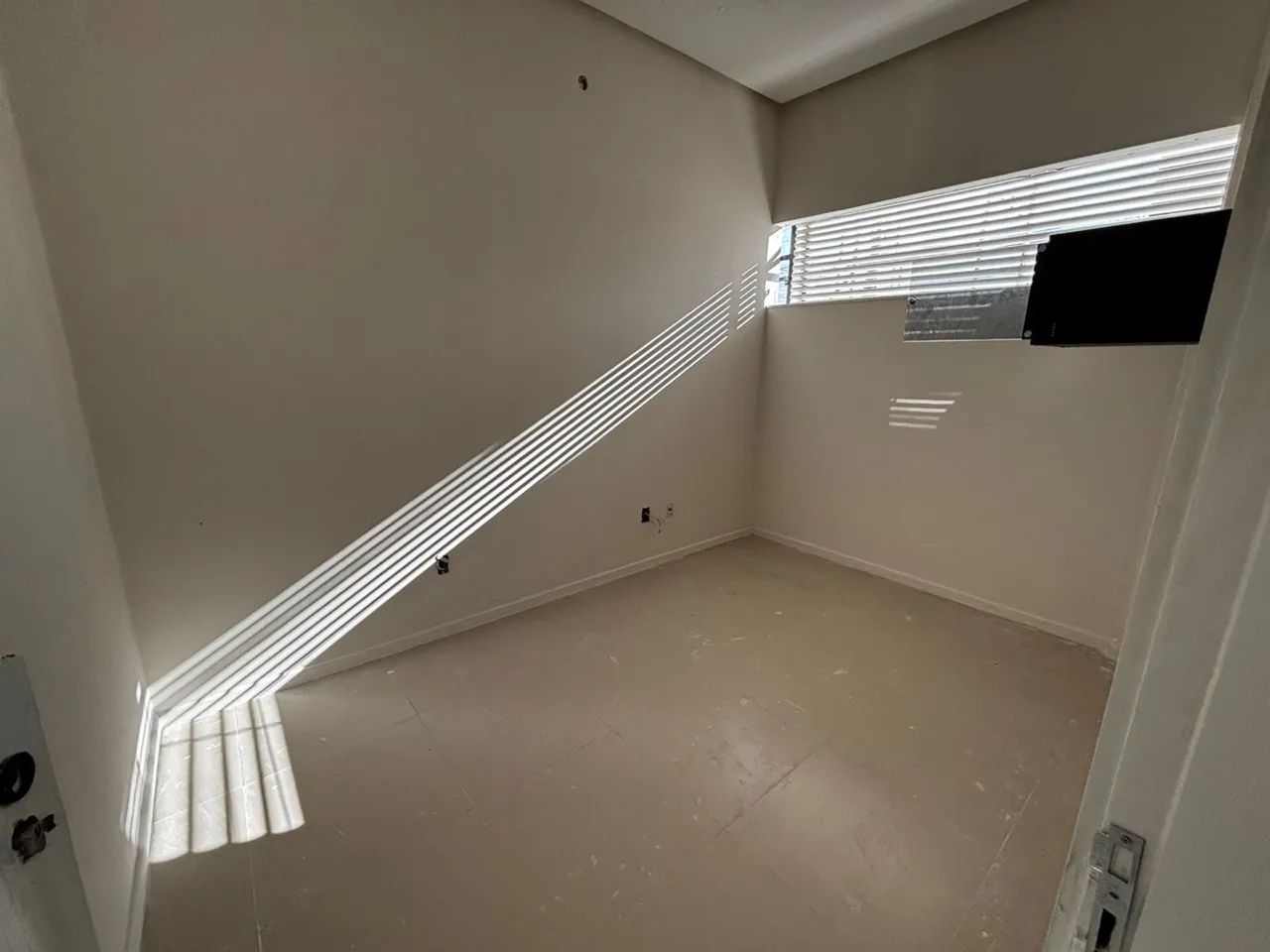 ALUGO PRÉDIO COMERCIAL NO CENTRO