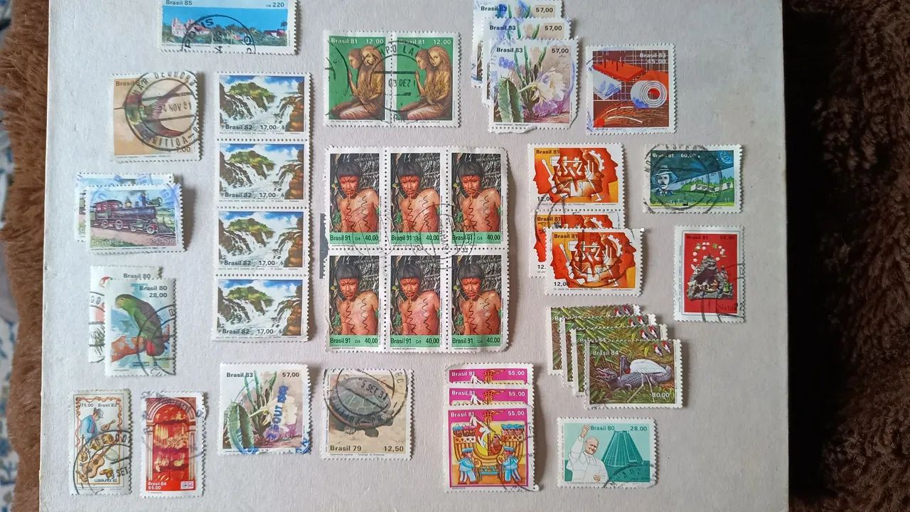 Coleção de selos - 579 selos do Brasil e EUA - Foto 5