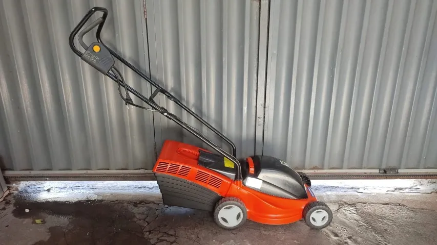 CORTADOR DE GRAMA 110V 1300W USADO