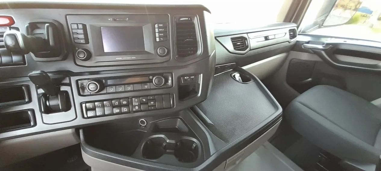 SCANIA R450 A6X2 2022/2023  SAIA LATERAL, DEFLETORES, PNEUS NOVOS, PACOTE LUXO, ADAS, UNIC - Foto 12