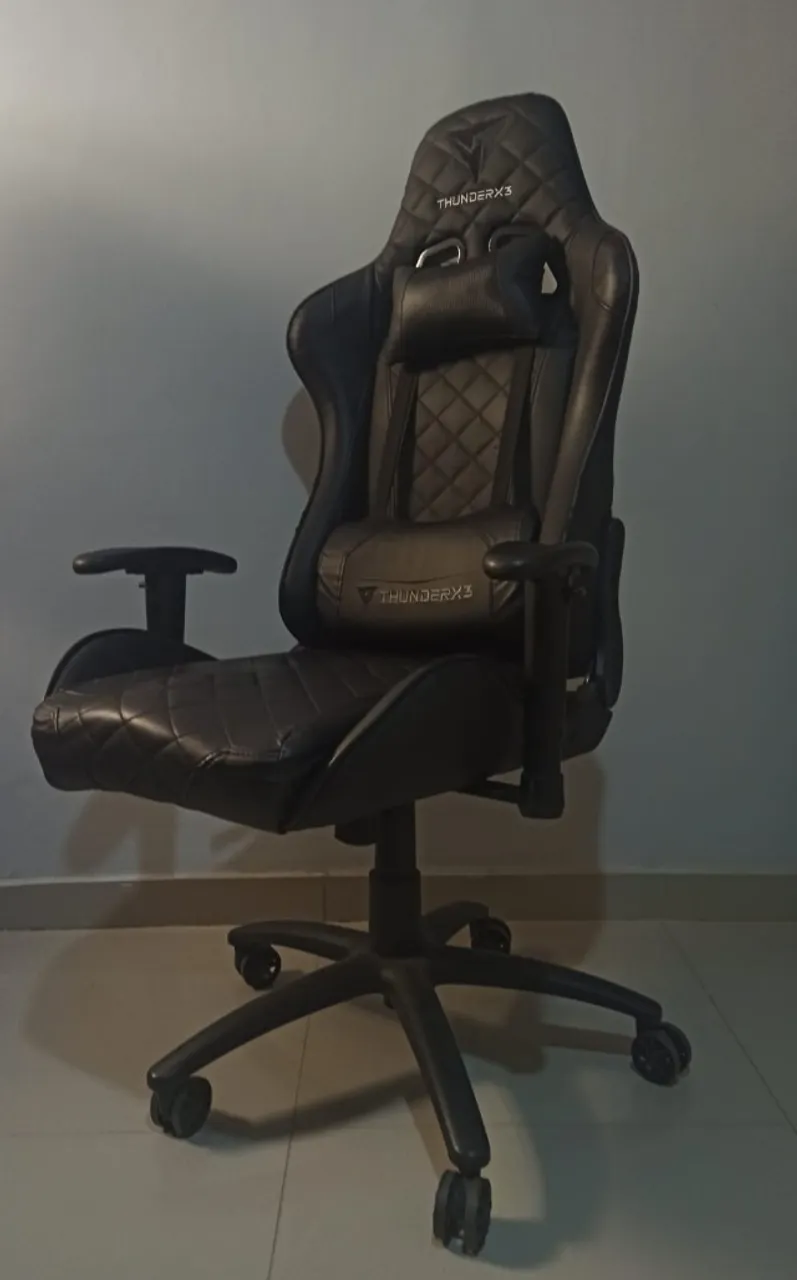 Cadeira Gamer ThunderX3 Profissional TGC12 Preta, Courino , aceito cartão