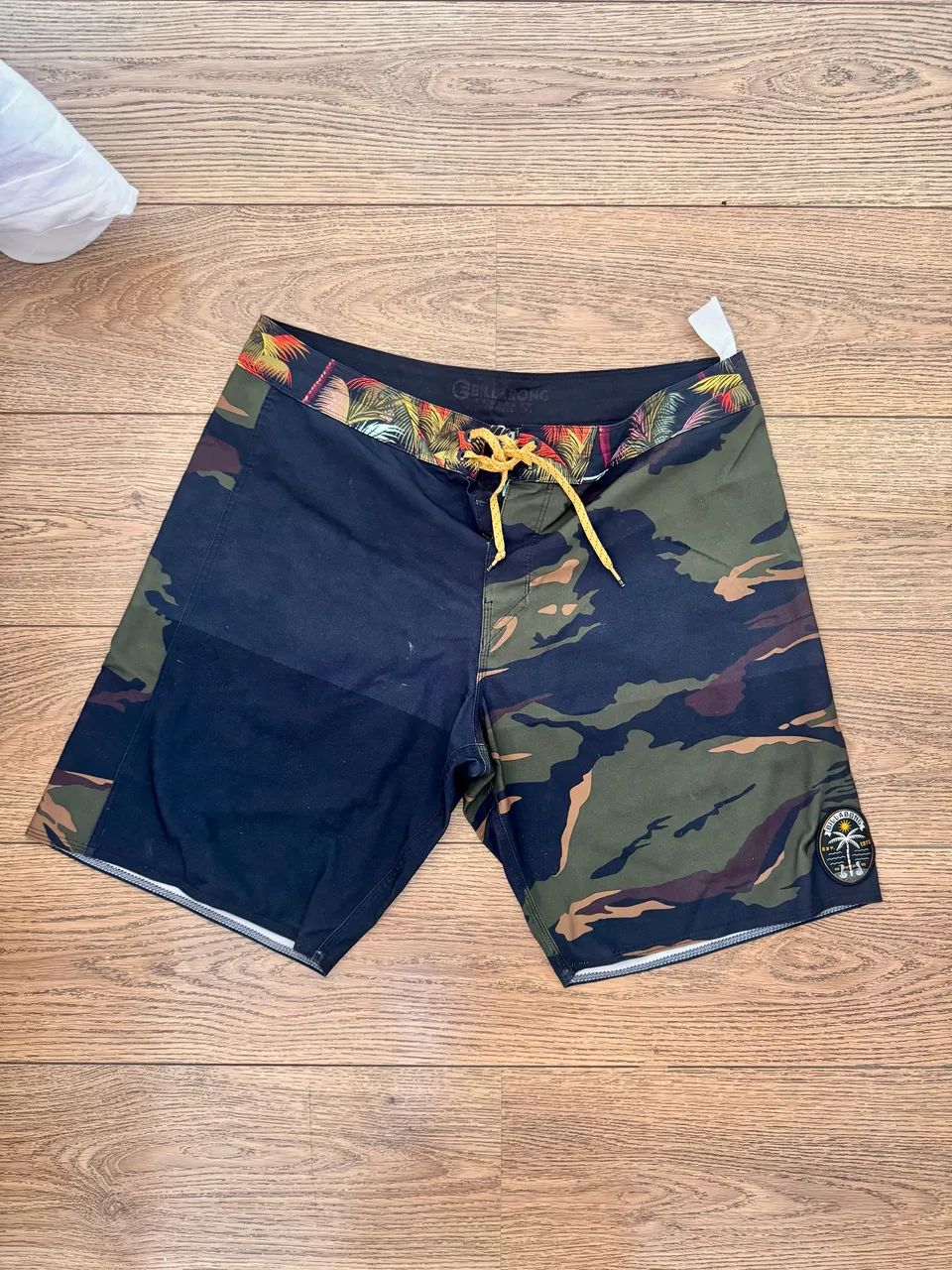 Bermuda Billabong tamanho 44 