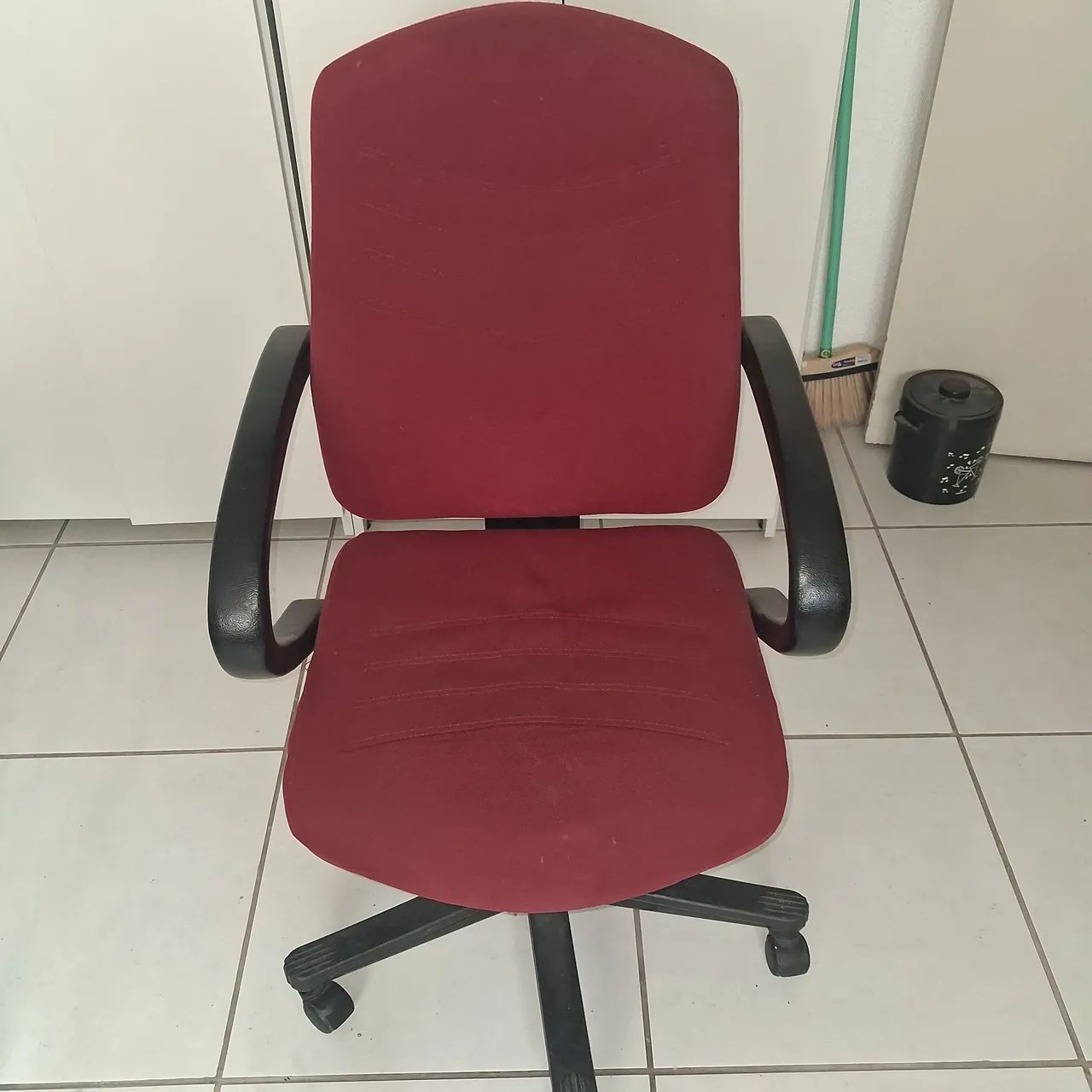 Cadeira de escritorio vermelha 