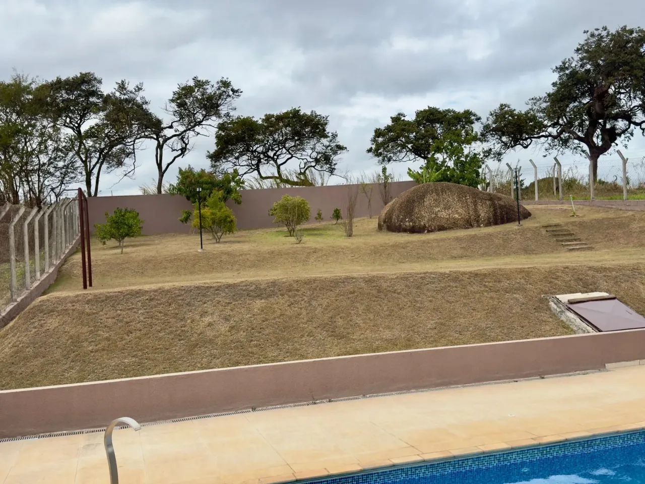 Chácara com casa moderna condominio fechado - Foto 2