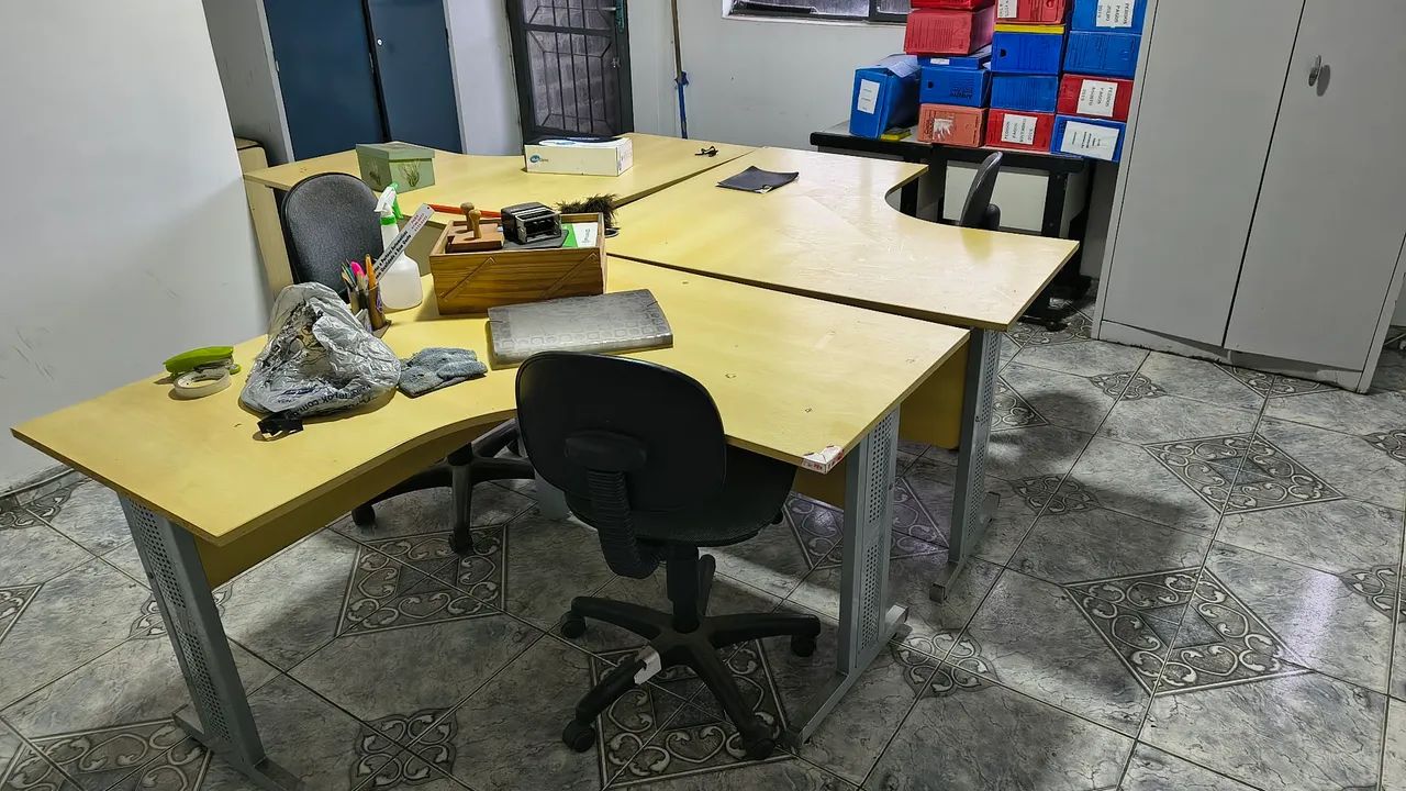 vendo conjunto de mesas e armários - Foto 3