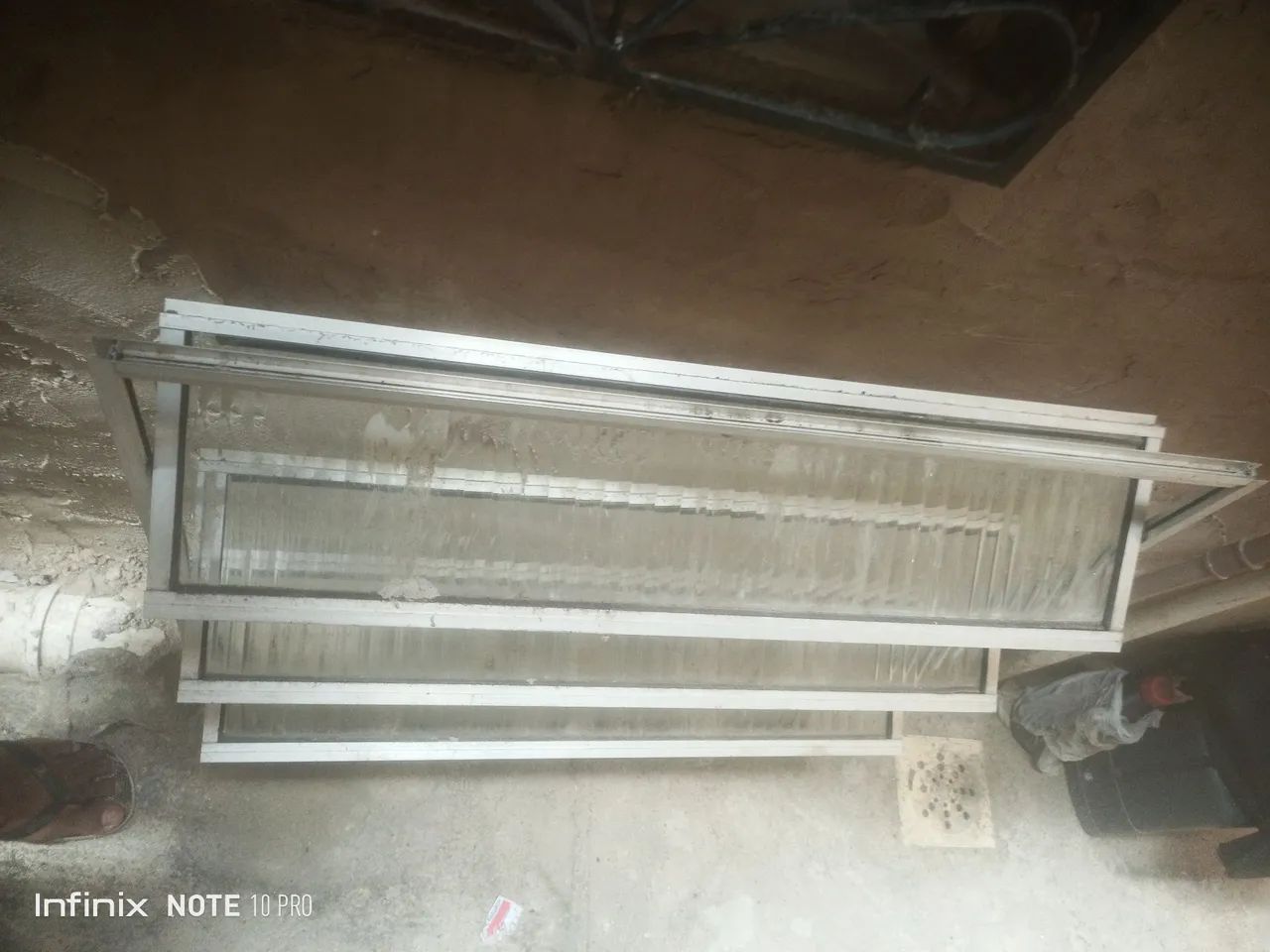 Estou vendendo esses bastante são 2 de vidro, medidas 80×80  e o outro 80× 1, metro!