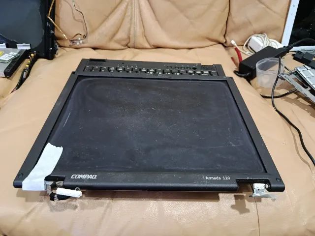 Notebook antigo Compaq Armada 110 - Funcionando c/ monitor externo - Foto 4