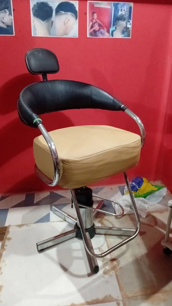 Vendo linda cadeira giratória idraulica 
