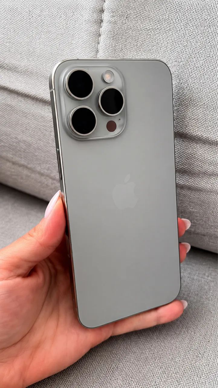 iPhone 15 Pro Max 256 gb sem nenhuma marca de uso. Negocio em s25 ultra 