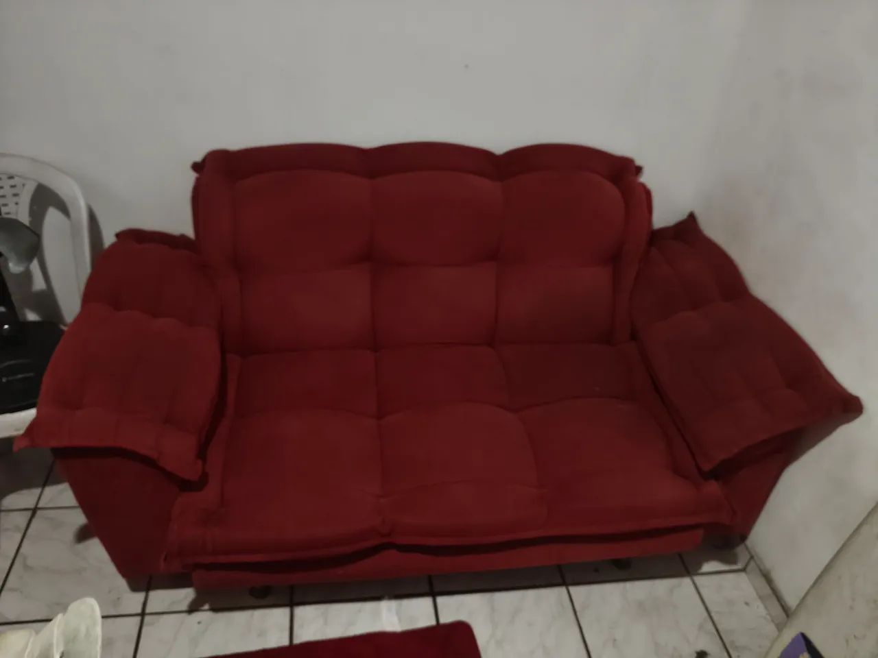 sofa vermelho