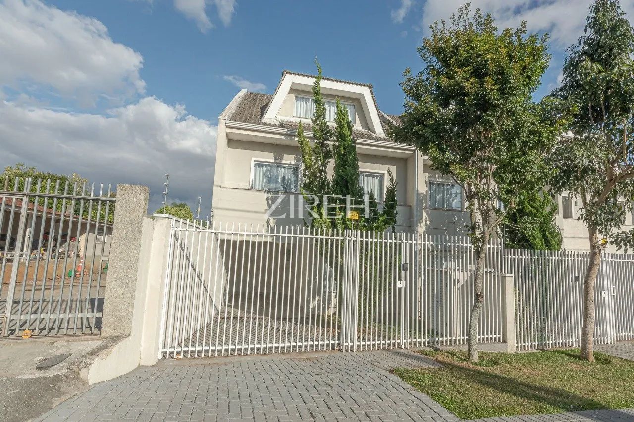 CASA Á VENDA COM 3 QUARTOS NO CAMPO COMPRIDO