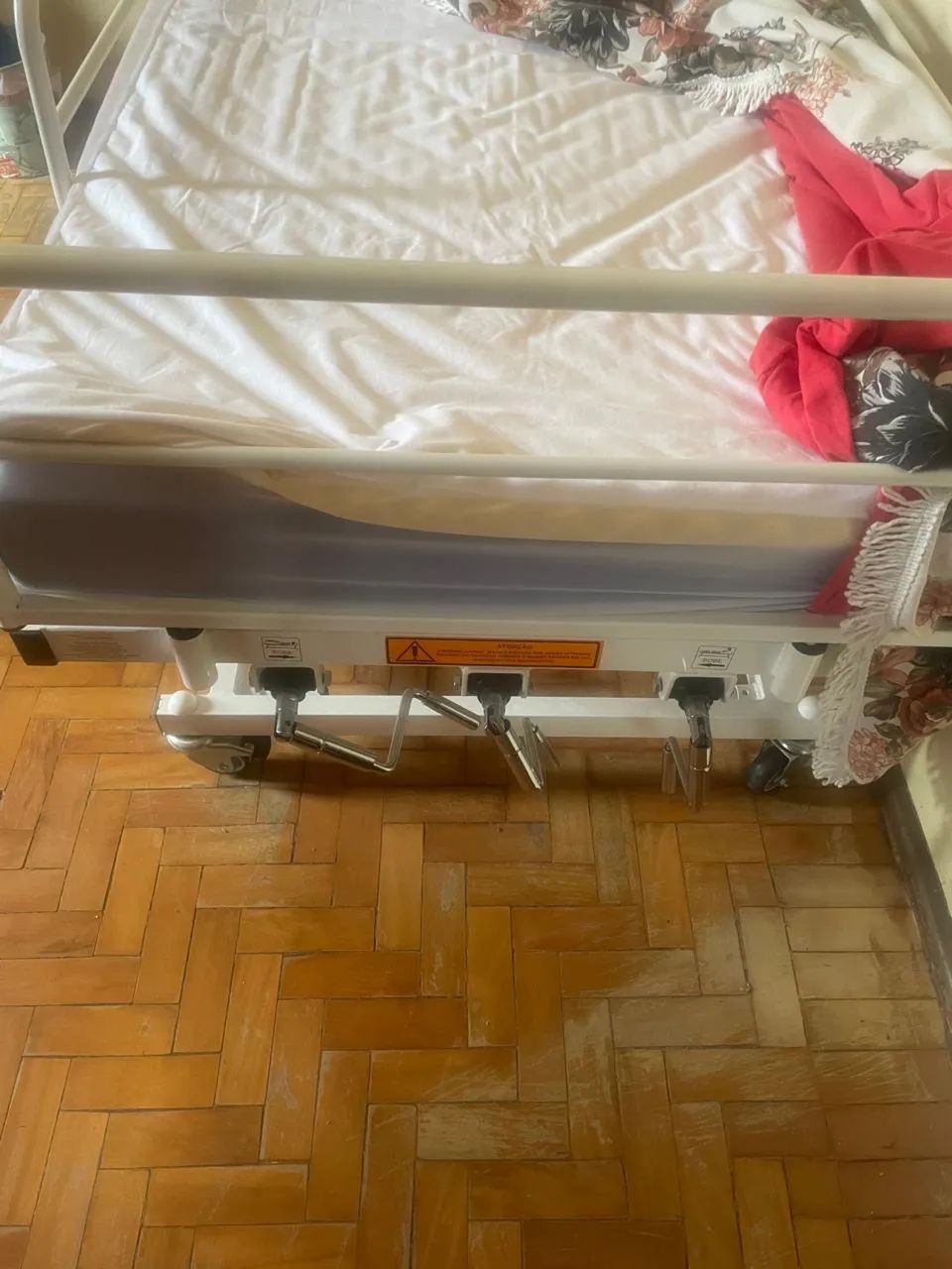 Cama Hospitalar manual e cadeira de banho  - Foto 3