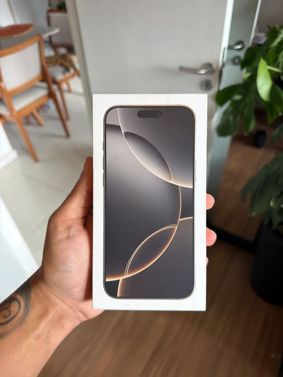Caixa Original iPhone 16 Pro Max Titânio Natural