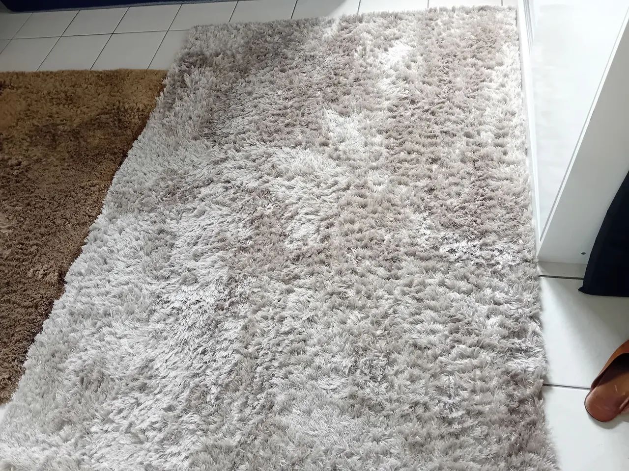 Vendo dois tapetes marrom 1;56/1;39 bege 1;74/1;55 motivo da venda mudança de país  - Foto 3