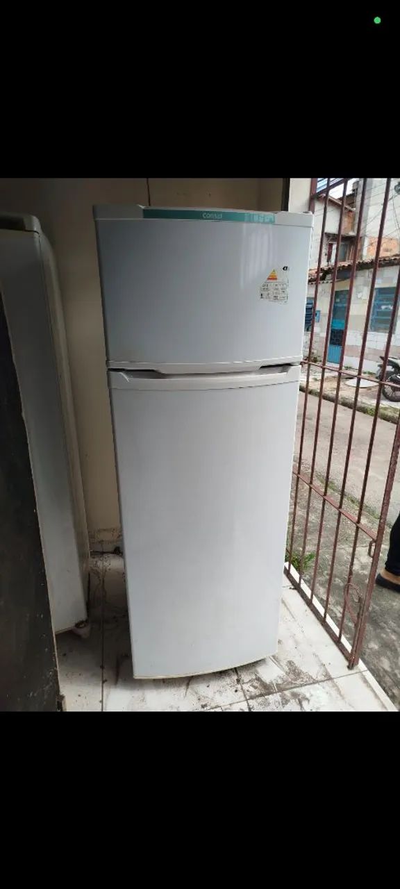 GELADEIRA em ÓTIMO ESTADO 