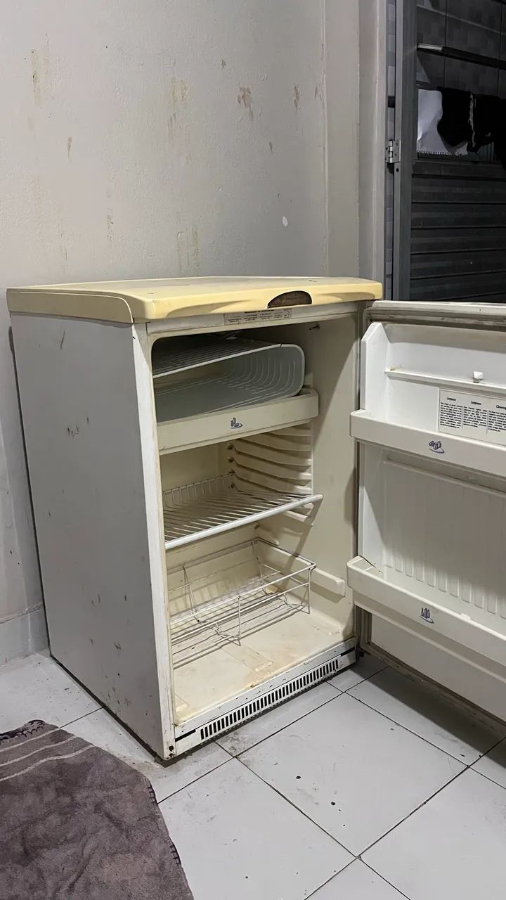 Refrigerador (frigobar) Eletolux R130 - Foto 4