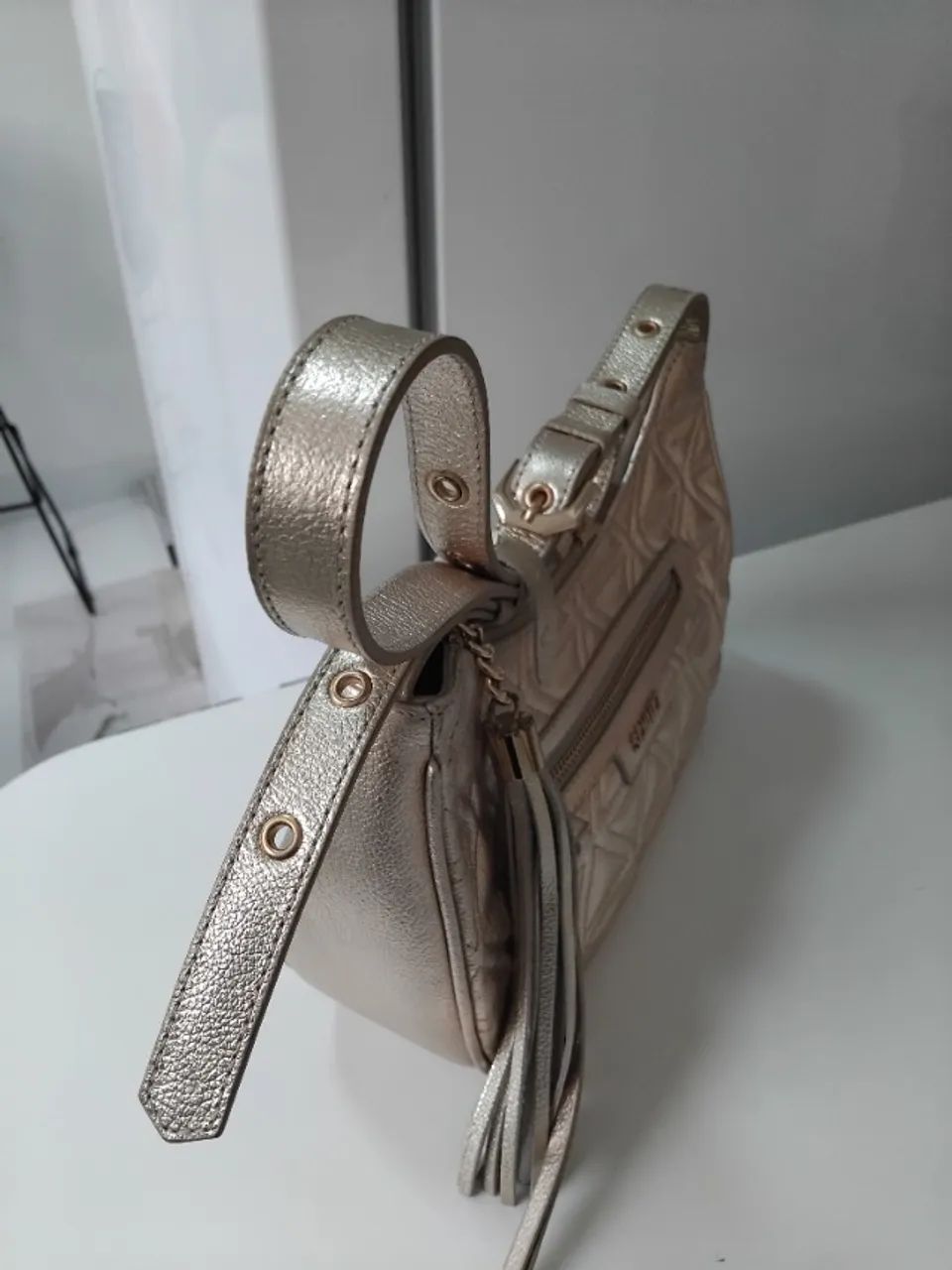 Bolsa dourada schutz média Mirella couro - Foto 2