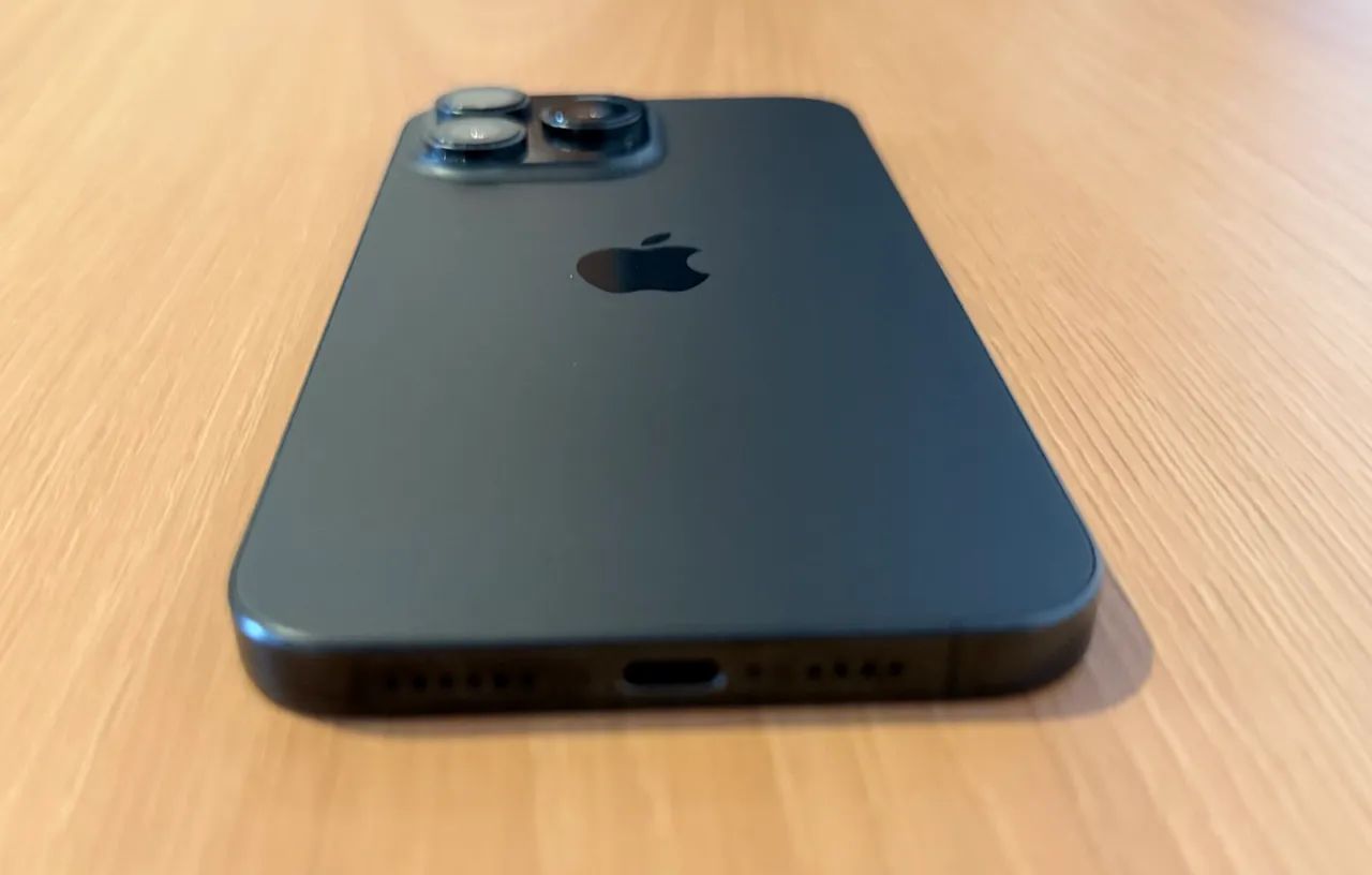 iPhone 16 Pro Max Titânio Preto - Impecável  - Foto 2