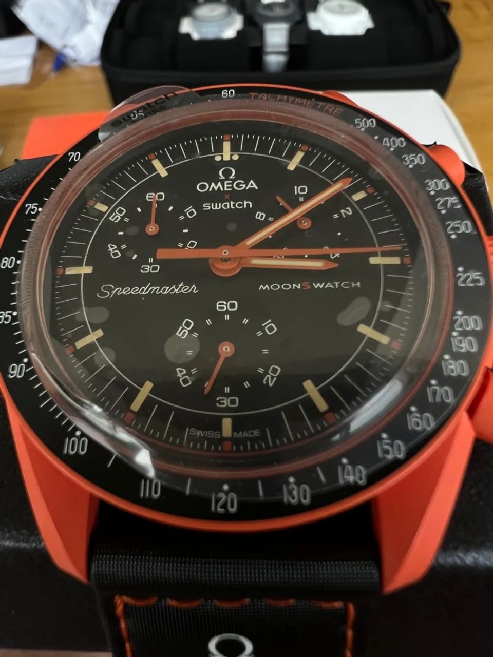 Omega x Swatch MoonSwatch - Mission on Earth Lava - NOVO