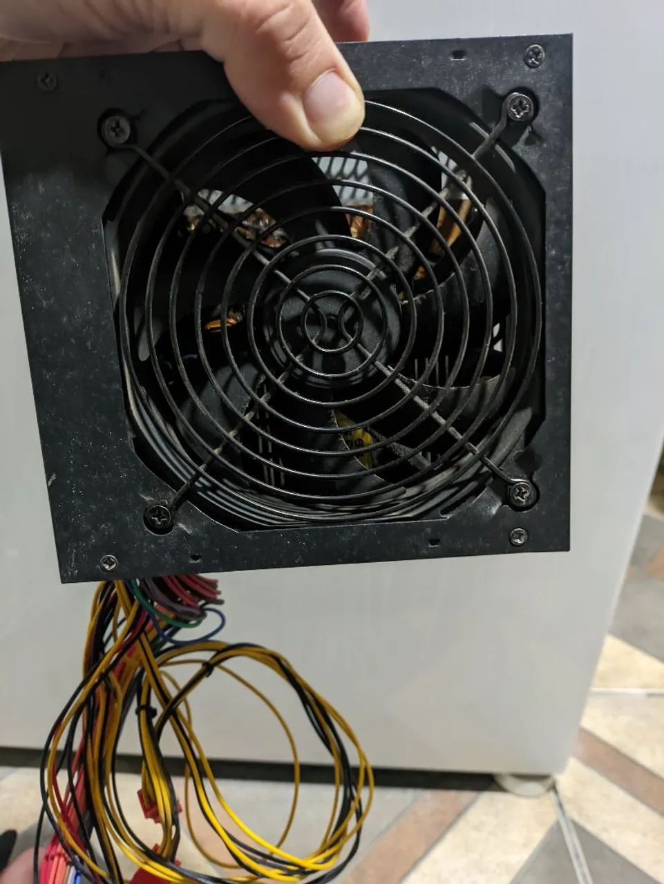 Fonte 500W Provavelmente Queimada (retirada de componentes)