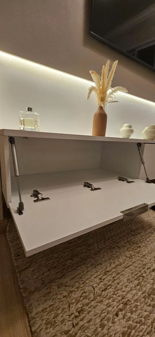 Painel de TV Planejado com Rack Suspenso e LED - Foto 3