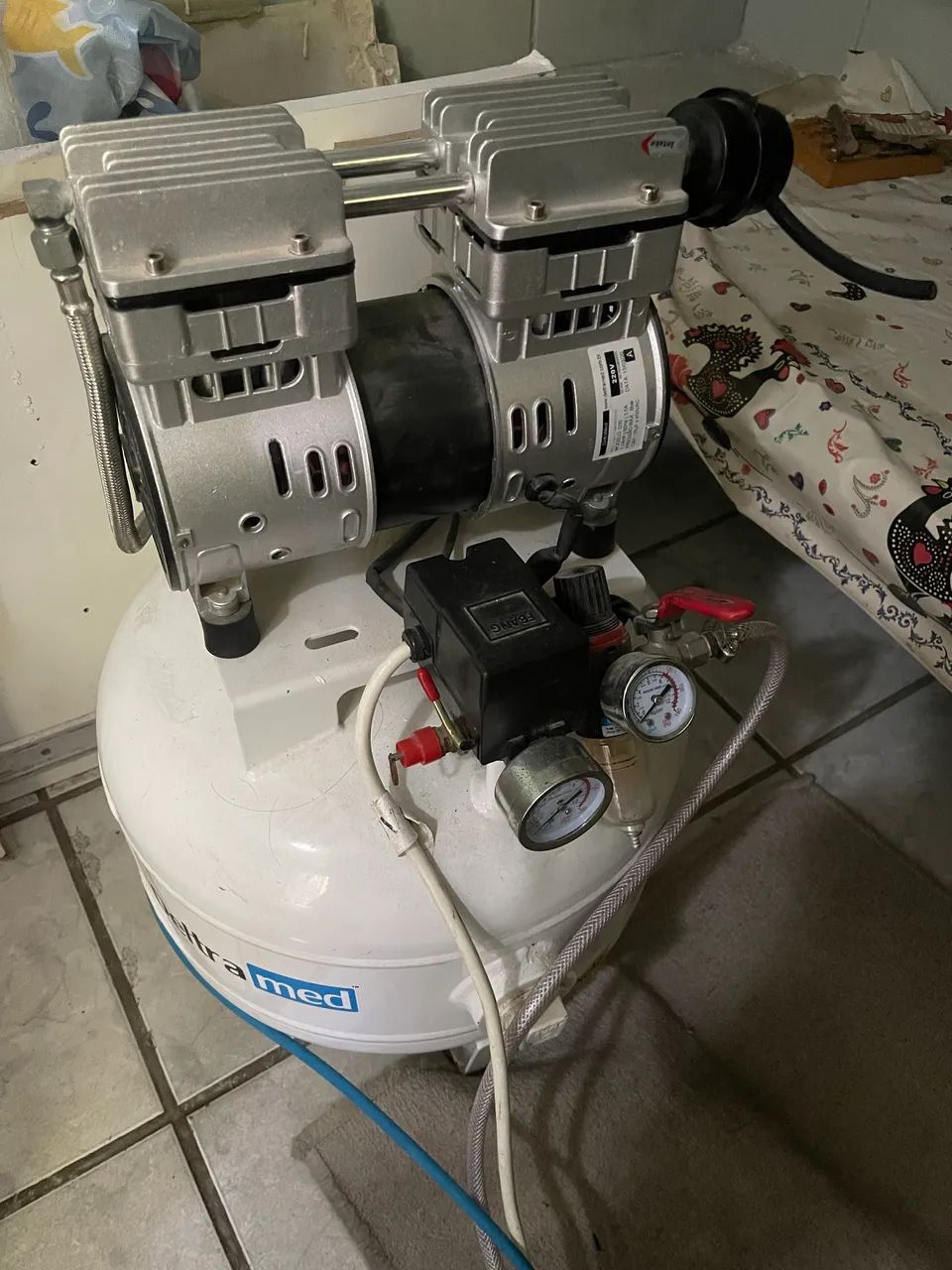 Vendo compressor odontológico Deltramed D30 - Foto 2