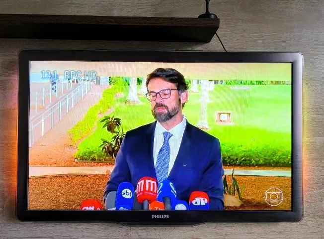TV PHILIPS LED 40" AMBILIGHT - Foto 2